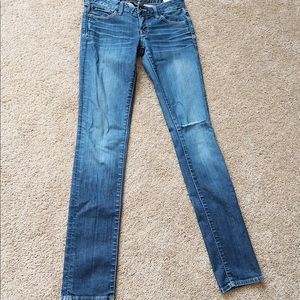 Lucky Brand dark wash skinny jeans! Size: 00/24, Length: 39in! Great condition!